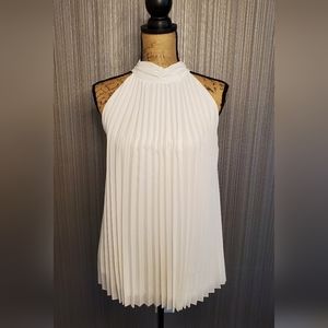 Cute A line pleated sleeveless blouse